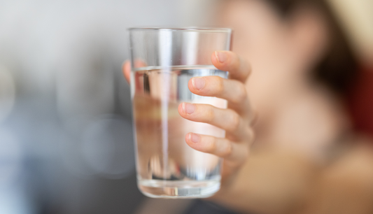 見字飲水,保持水分的重要性